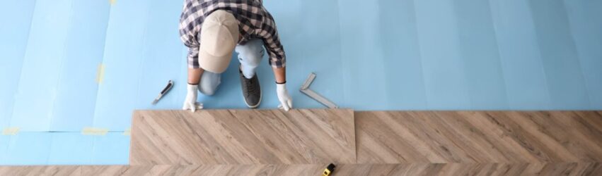 Grindų klojimas: ką verta žinoti prieš pasirenkant parketą, laminatą ar plyteles? 